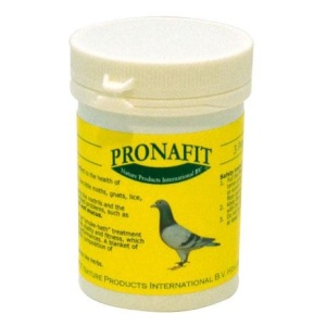 Pronafit Pro-Smoke es un compuesto, 100% natural, a base de hierbas y aceites medicinales que elimina parásitos de la pajarera y además desinfecta y despeja las vías respiratorias. Para Pájaros INDICACIONES: - Elimina los parásitos de la pajarera: piojillos, moscas, mosquitos, ácaros, polillas, ... - Limpia y desinfecta las vías respiratorias superiores y los bronquios. - Ayuda a eliminar mucosidades de las vías respiratorias - Es un producto 100% natural y muy seguro COMPOSICIÓN: - Aceites esenciales - Hierbas medicinales MODO DE EMPLEO: - Poner una pastilla de Pro-Smoke sobre una baldosa o similar, para evitar que queden marcas en el suelo de la pajarera. - Encender con una cerilla o mechero la pastilla y mantener hasta que arda sola. Una vez comience a arder, se genera vapor (humo) que cubrirá toda la pajarera. - Esperar a que la pastilla se consuma y no retirar al menos hasta transcurridos 15 minutos desde que se apaga la llama. - 1 pastilla es suficiente para desinfectar una pajarera de 75 m3 FORMATO: - Bote de 3 pastillas