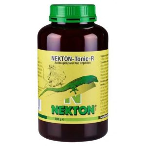 Nekton Tonic-K es un producto de gran calidad que refuerza y complementa la dieta de los pájaros granívoros con vitaminas, sustancias minerales y oligoelementos. Sin embargo, el valor de este tónico no reside solo en la presencia de todos estos componentes esenciales, sinó en su equilibrio. Necton TONIC-K, con su equilibrada composición le garantiza el tónico perfecto para su tipo de ave. Nekton Tonic-K se usa para reforzar las dietas diarias con vitaminas, sustancias minerales y oligoelementos, para que los animales domésticos tengan mejor semblante y bien estar. Nekton Tonic-K es un complemento alimenticio equilibrado para todas las aves que comen semillas. Fortificado con vitaminas, minerales, oligoelementos, proteínas, ácidos grasos esenciales e hidratos de carbono. Es especialmente útil durante la muda, cría, joven, aclimatarse recién llegados, o el cambio de las jaulas. Ha demostrado también ser una excelente ayuda en la crianza de animales jóvenes Para ser de valor al cuerpo, un tónico debe entrar en el torrente sanguíneo y distribuirse rápidamente. Al añadir Nekton TONIC-K como un suplemento no sólo aumenta el valor nutritivo de los alimentos sino que también proporciona los nutrientes necesarios y las sustancias eficaces, sin poner mucha presión sobre los órganos digestivos. Nekton TONIC-K está compuesto por más de 60 sustancias que, cuando se ponen juntas, dan lugar a un tónico especialmente equilibrado y a un suplemento dietético excepcional. Nekton TONIC-K contiene: - Hidratos de carbono para dar al metabolismo energía añadida y reforzar la actividad. - Proteinas hechas de la materia vegetal a la que el pájaro está acostumbrado en su entorno natural. Además, 18 aminoácidos puros se han añadido para aumentar el valor nutritivo de este impresionante tónico. - Ácidos Grasos Esenciales, que el organismo del pájaro necesita y que ayudan a prevenir enfermedades debido a las deficiencias. - vitaminas y provitaminas, que son vitales. Las sustancias orgánicas deben estar presentes en la dieta de un pájaro para evitar enfermedades irremediables. - Minerales y oligoelementos. Incluso si un ave no recibe un suministro suficiente de estas sustancias vitales con regularidad, su organismo segrega constantemente, de modo que cualquier tónico tiene que tener un alto contenido de minerales y oligoelementos, para ser efectivo a largo alcance. A este respecto, usted puede confiar en Nekton TONIC-K por completo. Modo de Uso NeKton TONIC-K es soluble en agua en forma de polvo. Se presenta en bote de 120 gr. Se recomienda el uso de dos o tres veces a la semana, ya sea en agua o en alimentos blandos,para prevenir las enfermedades debido a las deficiencias. En casos de estrés, es aconsejable, usarlo todos los días para contrarrestar los efectos de la muda, re- introducir en la jaula, exposiciones y aclimatación. EN EL AGUA Disolver 20 ml = 10g nekton TONIC-K en 100 ml de agua, (o una parte TONIC K aprox. 3 1 / 3 partes de agua para hacer una papilla) y servir en un recipiente con las semillas. En las aves jóvenes la solución puede ser suministrada a través del pico mediante un gotero o directamente en el cultivo por medio de un tubo o una aguja. Tan pronto como los pájaros del destete se alimenten con una cuchara, 10 a 15 días de edad, hay que añadir fibra (por ejem. arroz hervido). Asegúrese de que el bebedero o dispensador de agua es completamente estéril antes de casa uso. EN LOS ALIMENTOS Espolvorear el Nekton Tonic-K en polvo sobre los alimentos blandos o fruta. Recomendamos aprox. 20 ml = 10 gr. Nekton TONIC-K para 100 gr. = 3 ½ onza de alimentos. Por favor, asegúrese de que su ave tiene suficiente Nekton Tonic-K con agua potable a mano. IMPORTANTE Conservar en, oscuro y seco lugar fresco. En un envase cerrado y almacenado correctamente las vitaminas de Nekton TONIC-K seguirán vigentes hasta la fecha de caducidad. ENVASE: 200 GRS